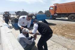 واژگونی خودرو نیسان در محور مواصلاتی فیروزآباد 